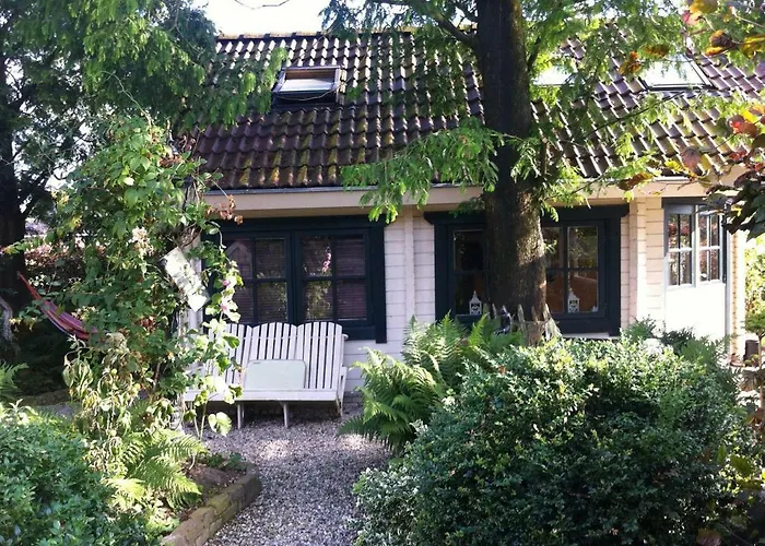 Casa de Férias Cosy & Natural Cottage With Fireplace And Garden